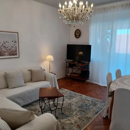 Apartment By The Sea