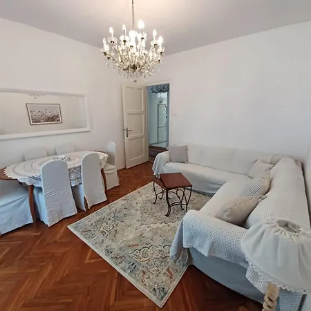 By The Sea Apartment *