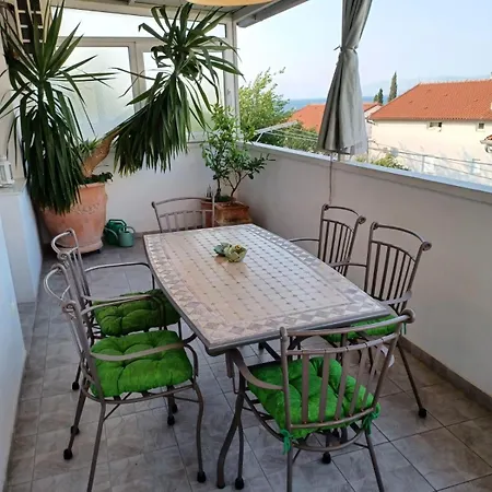 Apartment By The Sea