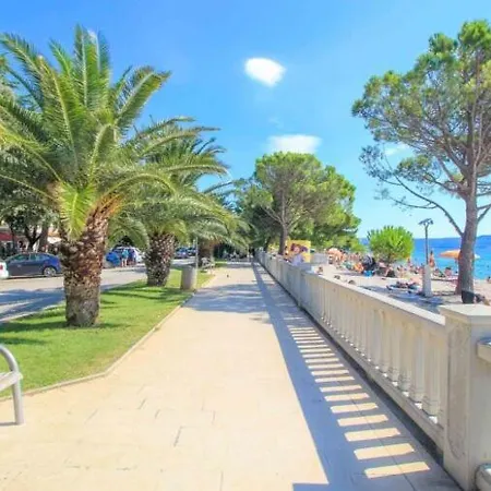 By The Sea Apartman *