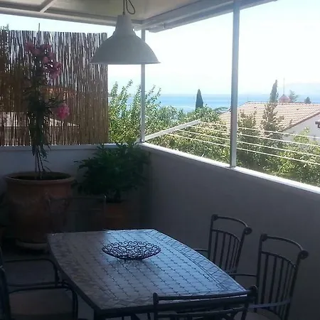 Lona Apartment *