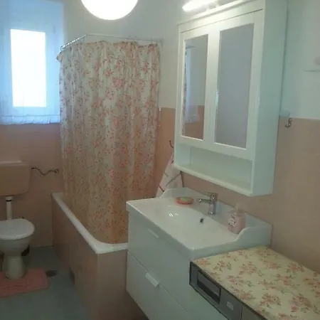 Apartment Lona *